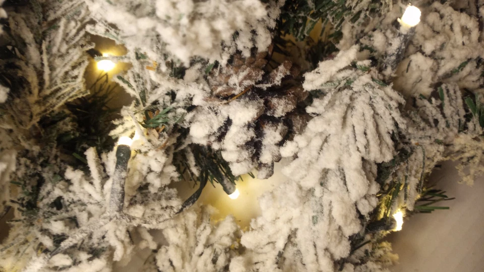 Flocked Christmas Garland 6ft w/ 35 LEDs, Pine Cones Holiday Decor~New - Image 3 of 4