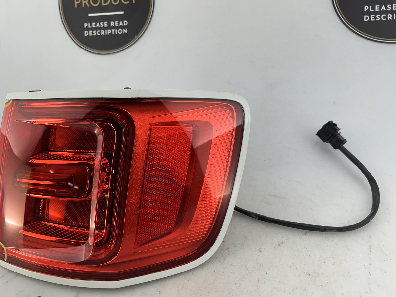OEM|AS-IS| 2015 - 2019 Bentley Bentayga LED OUTER Tail Light (Right/Passenger)