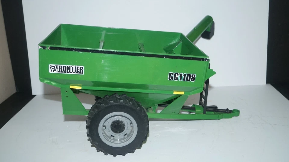 18" Long Ertl 1:12 (?) FRONTIER GC1108 Green Grain Cart Wagon Hopper with Chute - Image 4 of 4
