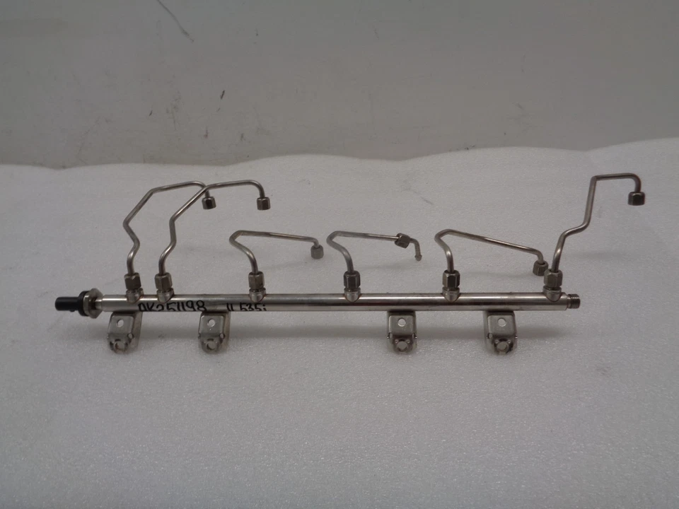 BMW 535i F10 2011-2016 3,0 L riel de combustible con líneas 7576779 OEM AK251198 Foto 4 de 4