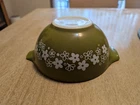 Pyrex 442 Spring Blossom Crazy Daisy Cinderella 1.5 qt Green White Mixing Bowl