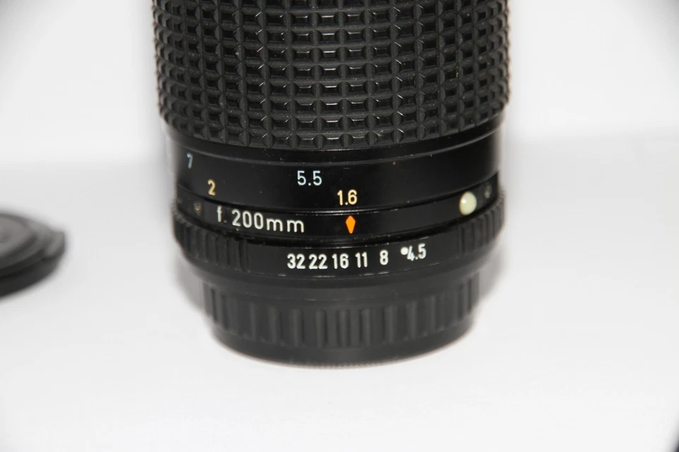 SMC Pentax-M 80-200mm f/4.5 Zoom Telephoto Camera Lens - Pentax K Mount. - Image 3 of 4