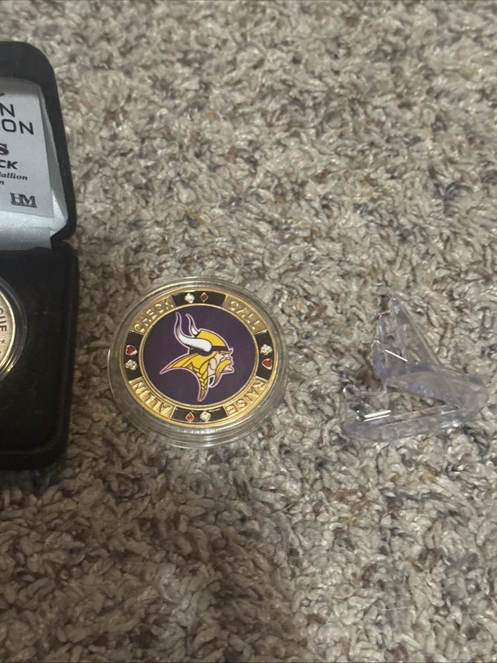 MN 维京人 ADRIAN PETERSON 39 毫米银色奖章带扑克芯片高地完好 — 第 2/2 张图片