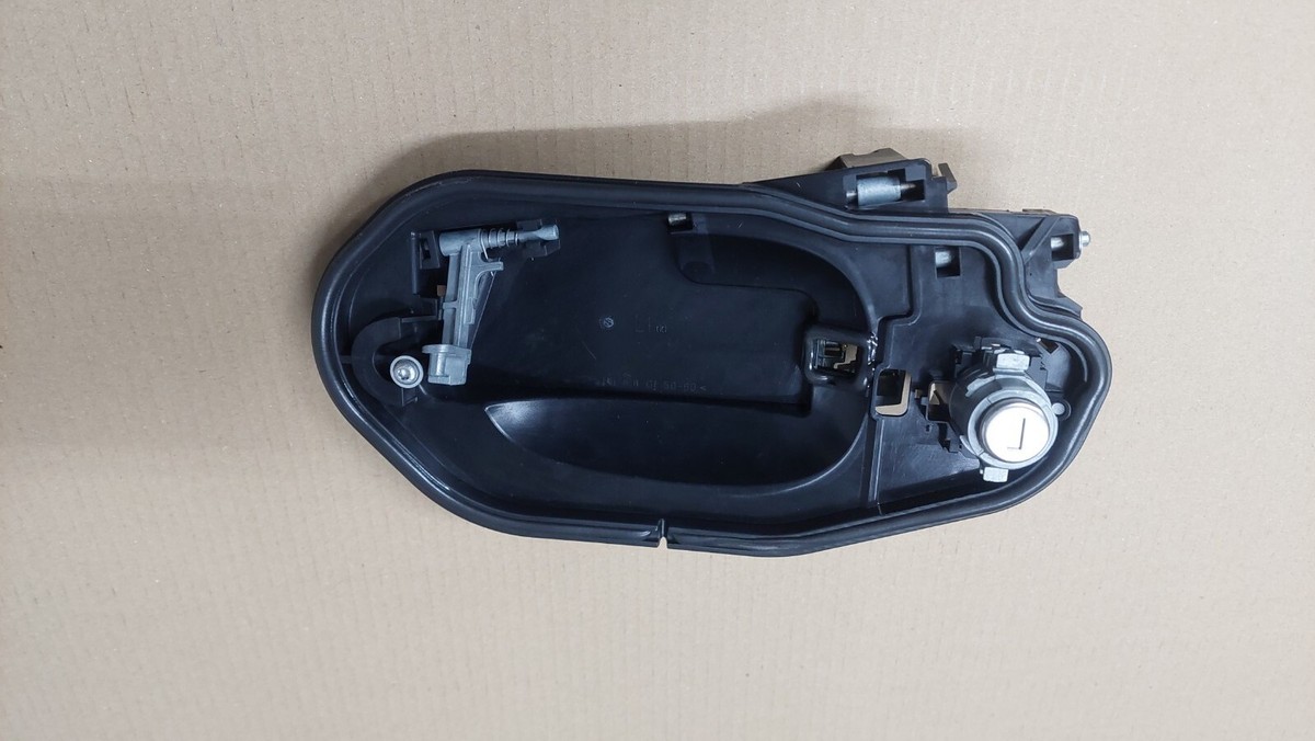 BMW E60 door handle carrier with catch coded left 51217191917