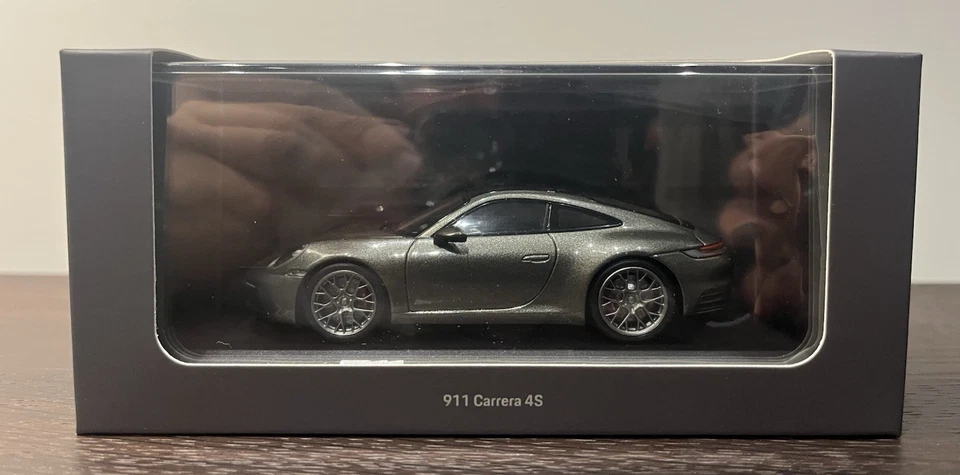 Porsche 911 Carrera 4S 992 Minichamps 1 43 Aventurine Green Metallic - Immagine 4 di 4