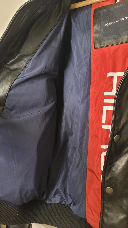 Tommy Hilfiger Chaqueta acolchada acolchada con capucha talla pequeña 44 imitación cuero negra Foto 4 de 4