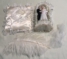 Vtg MCM Ceramic Bride Groom Wedding Cake Topper Ring Pillow