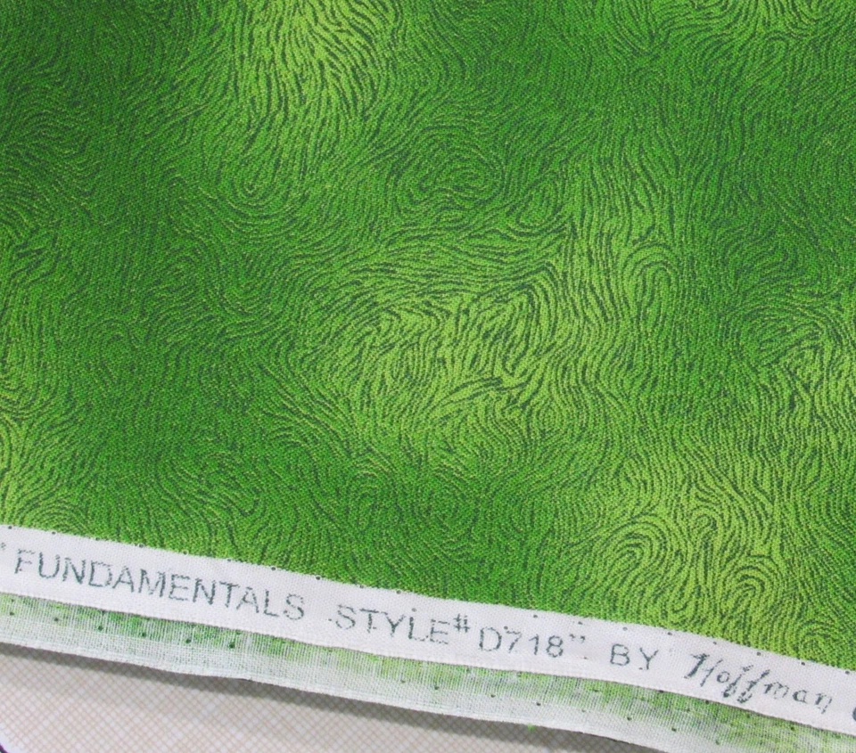 2/3 yd Hoffman Fundamentals D718 GRASS GREEN SQUIGGLE Blender Quilting Fabric - Image 2 of 3