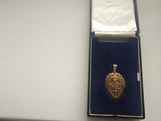 NATIONAL UNION OF TEACHERS BIRMINGHAM ASSOCIATION 1935 TRADE UNION BADGE