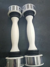 Pair of Shake Weight Dumbbell 2.5 lbs Shaker Weight White Good Condition dumbell