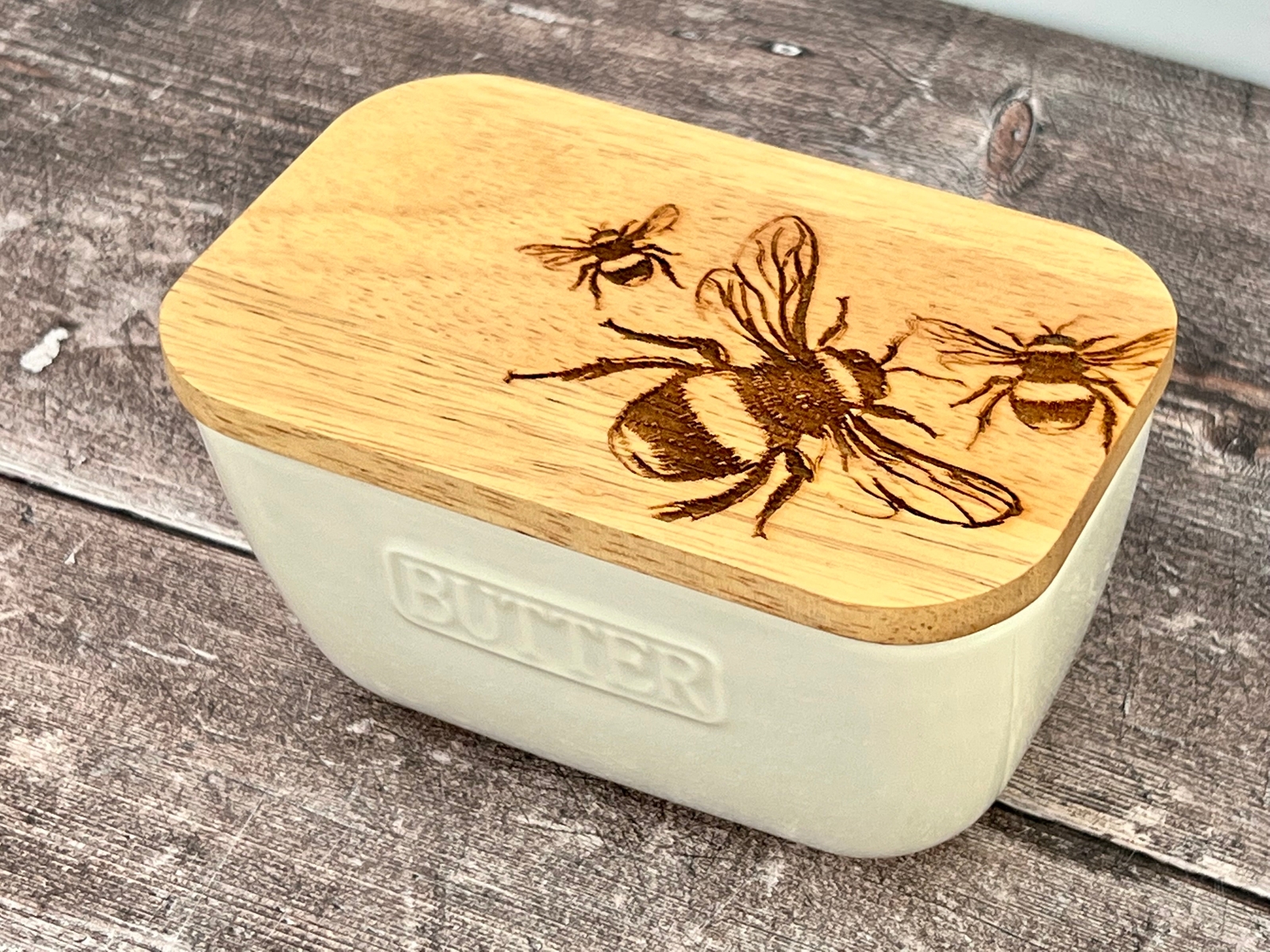 Selbrae House Unisex White Butter Dish - Bee | Size: 140 Cm X 90 Cm - Image 2