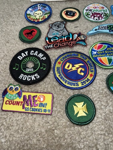 Lot Of 32 Girl Scout Patches & Pins - Picture 8 of 12