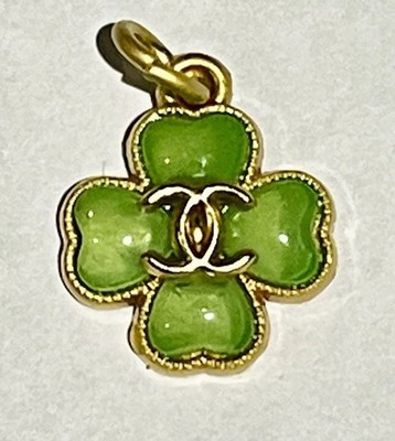 Chanel CC green Gold Clover Button Happy St Patrick s Day 14mm small