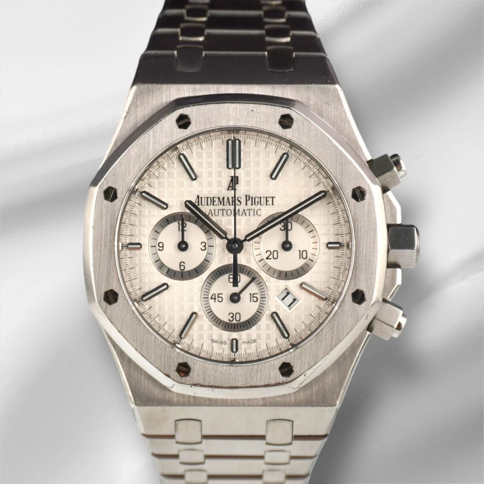 Audemars Piguet — Audemars Piguet Royal Oak 41mm Chronograph White Dial Steel Watch 26320ST Papers