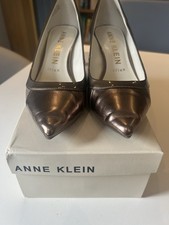 Anne Klein Bronze Kitten Heel Shoes Size 5 Excellent Condition