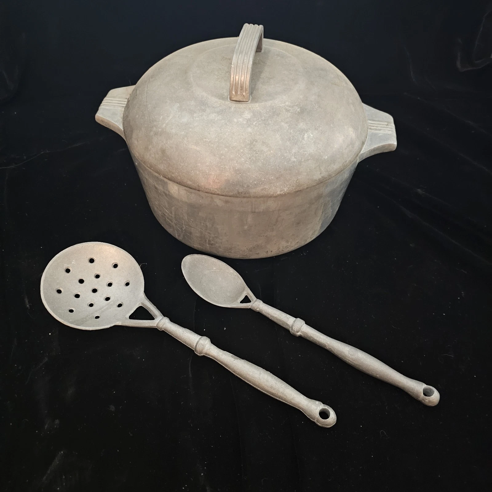 VTG Wagner Ware Sidney O Magnalite 4248-P Round CAST ALUMINUM DUTCH OVEN POT 5Q
Opens in a new windo