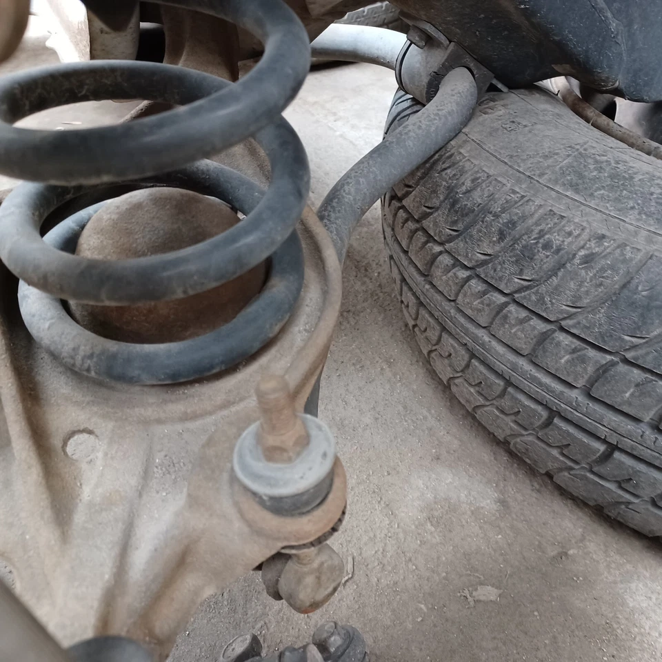 Brazo de control inferior delantero CHEVY GEO TRACKER lado izquierdo del conductor 99 00 01 02 03 04 Foto 4 de 4