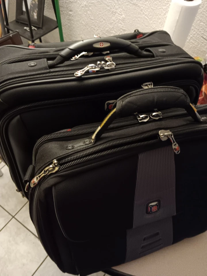 Paquete de funda para portátil y rueda Wenger  Foto 2 de 4