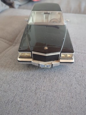 1/18 Cadillac Fleetwood Brougham in schwarz  -  BoS