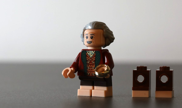 Neu: Lego Herr Der Ringe Minifigur: Bilbo Baggins + Ring Aus 10354 Auenland-image