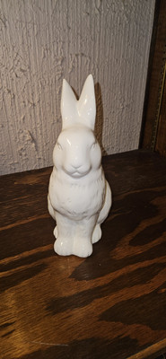  Sitting Easter Bunny/Rabbit Figurine Collectible Finish Farm House Decor