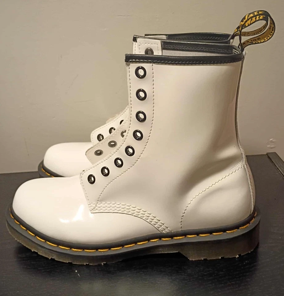 Botas para mujer Doc Marten 11821 US-9 blancas brillantes estilo combate punk usadas en excelente estado  Foto 2 de 4