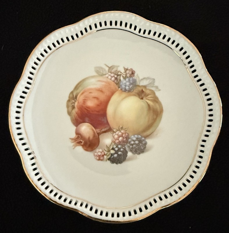 Schumann Arzberg Germany Reticulated Scalloped Edge Gold Trim 7" Dessert Plate