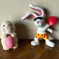 Lot of 2 Bunnies ENERGIZER BUNNY WITH FRISBEE and other Easter Bunny figure Rare