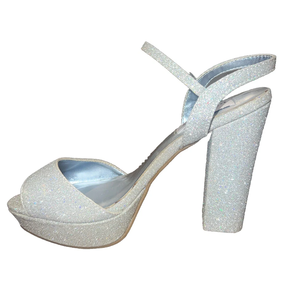 Dyeables Whitta Women's Sandal 5” Heels Size 10 Silver Glittery - Image 2 of 4