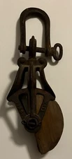 ANTIQUE FARM IMPLEMENT HEAVY CAST  IRON HAY BARN ROPE PULLEY MARKED MALL 1120