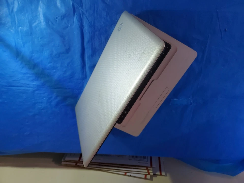 HP Pavilion G42 14"  Laptop/Notebook AMD Turion ll Dual Core 4GB 320GB - Image 3 of 4