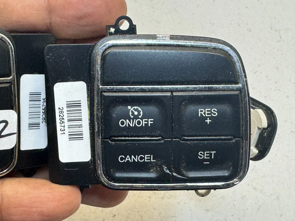 Jeep Compass 2011 interruptor de control de crucero OEM Foto 2 de 4