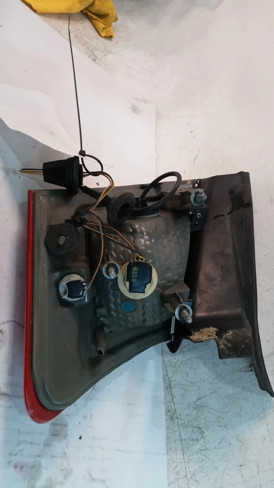 Conjunto de luz trasera izquierda usado se adapta a: Ford Taurus 2016 con equipamiento policial cuarto pa Foto 2 de 4