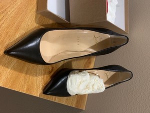 SAPATO CHRISTIAN LOUBOUTIN - 37 BR - (NUNCA USADO)