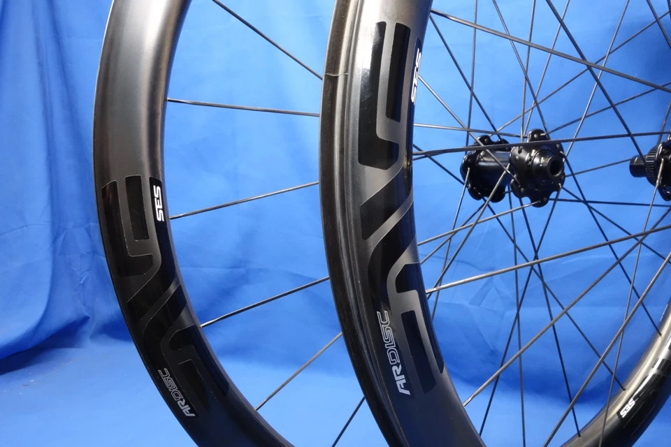 Nuevo juego de ruedas ENVE SES 3.4 AR disco cubierta de carbono, Shimano HG, eje pasante Foto 4 de 4