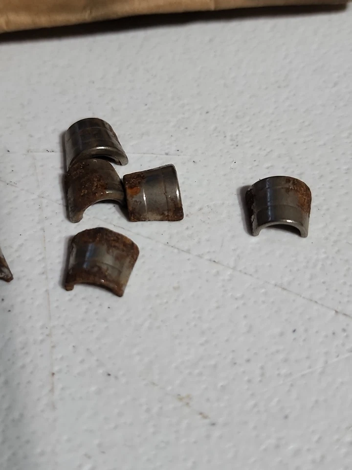 Lote de 10 guardianes de válvulas de escape AMC American Motors P/N 3165735 fabricante original NOS 1960 Foto 2 de 4