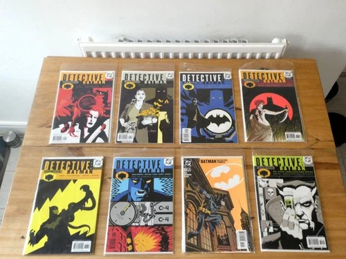 *DETECTIVE COMICS* 8 x Vintage 2000 Batman Comics in Plastic Sleeves EC