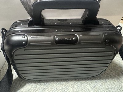 RIMOWA ブラック ショルダーバッグ Personal - Aluminum Cross-Body Bag | Black | RIMOWA