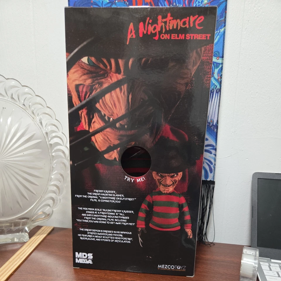 Mezco Freddy Krueger Action Figure - 32849D5F8C - Image 3 of 4