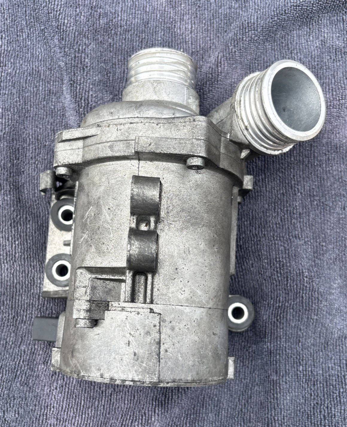2010 BMW 328i xDrive E90 N51 N51B30 3.0L Engine Coolant Water Pump OEM
