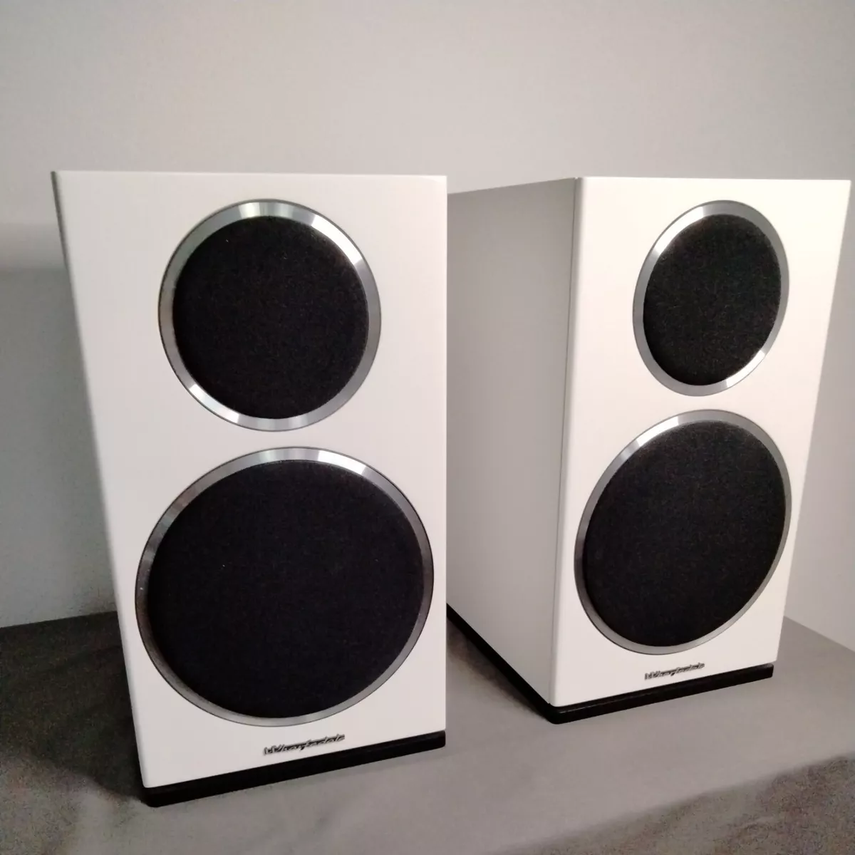 Wharfedale Diamond 225 Speaker Pair In White Color