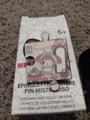 Sanrio Hello Kitty 1'' Enamel Pin Open Blind Box My Melody Puzzle House