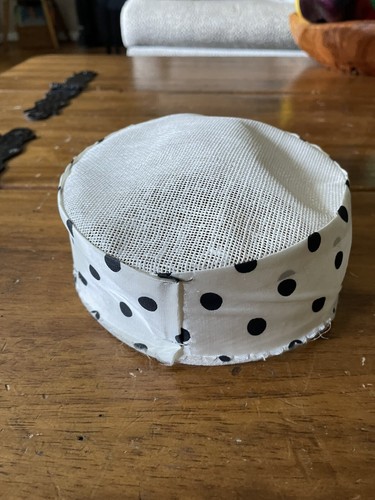 Cappello vintage anni '60 bianco nero a pois a pois rotondo - Foto 2 di 4