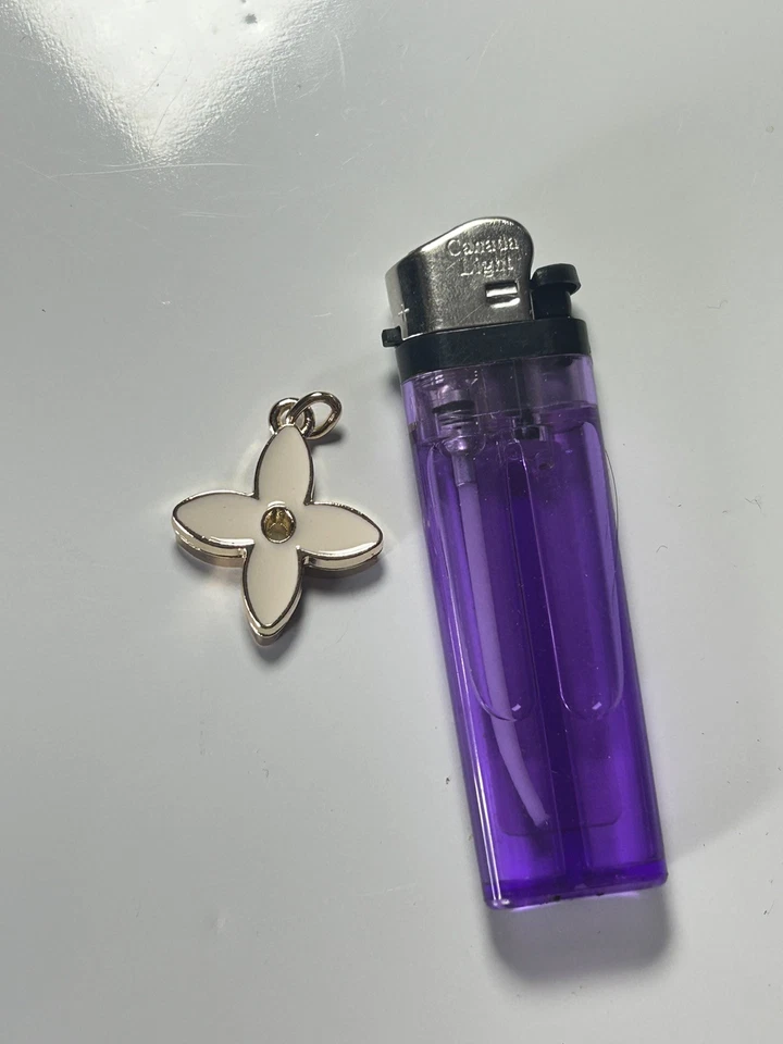 LOUIS VUITTON pendant Brass & gold charm / zip Pull Flower Motif Enamel LV - Image 2 of 2