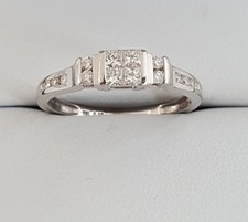 Stunning 18ct White Gold 0.33 Carat Princess And Round Cut Diamond Ring