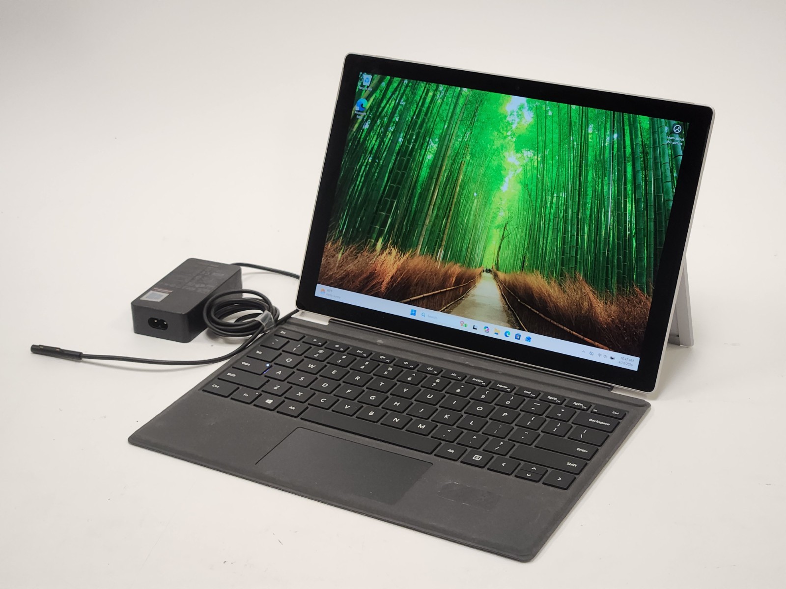 Microsoft Surface Pro 6 1796 i5-8350U 1.7GHz 8GB 128GB W11P 