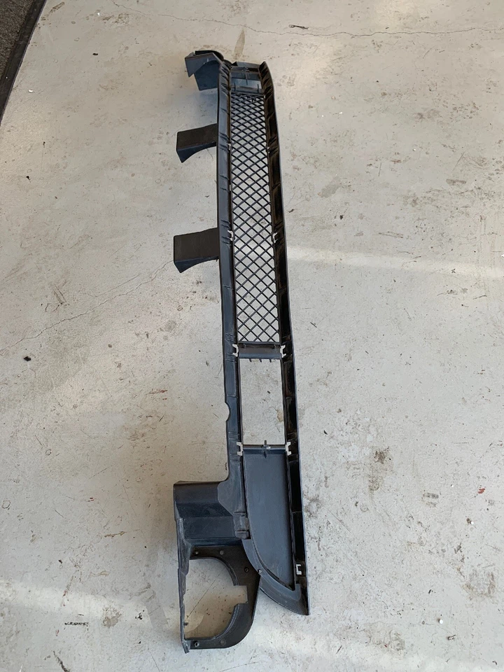 BMW 325i 325 xi 330i 330xi 2002-2005 parachoques delantero parrilla inferior 51117030596 OEM Foto 3 de 4