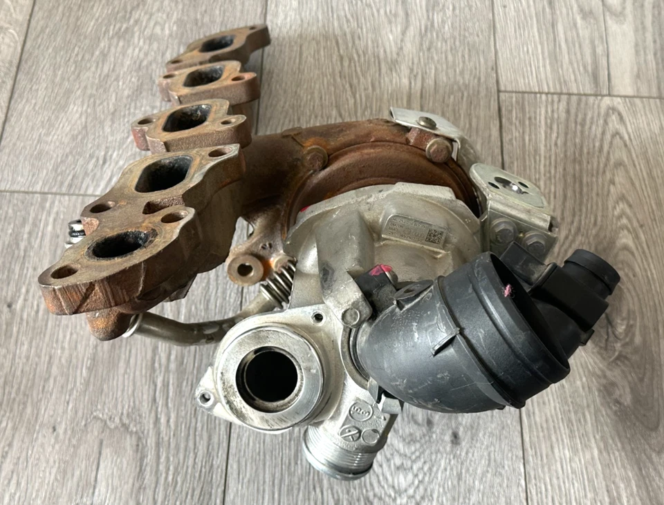 Audi A3 2015 Volkswagen VW Golf turbocompresor turbo, 04L253010B, original OEM Foto 3 de 4