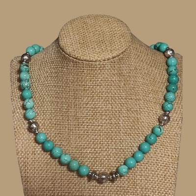 SALE !! Handmade Kette.  Howlit Stein Turquoise Farbe Perlen 8mm .