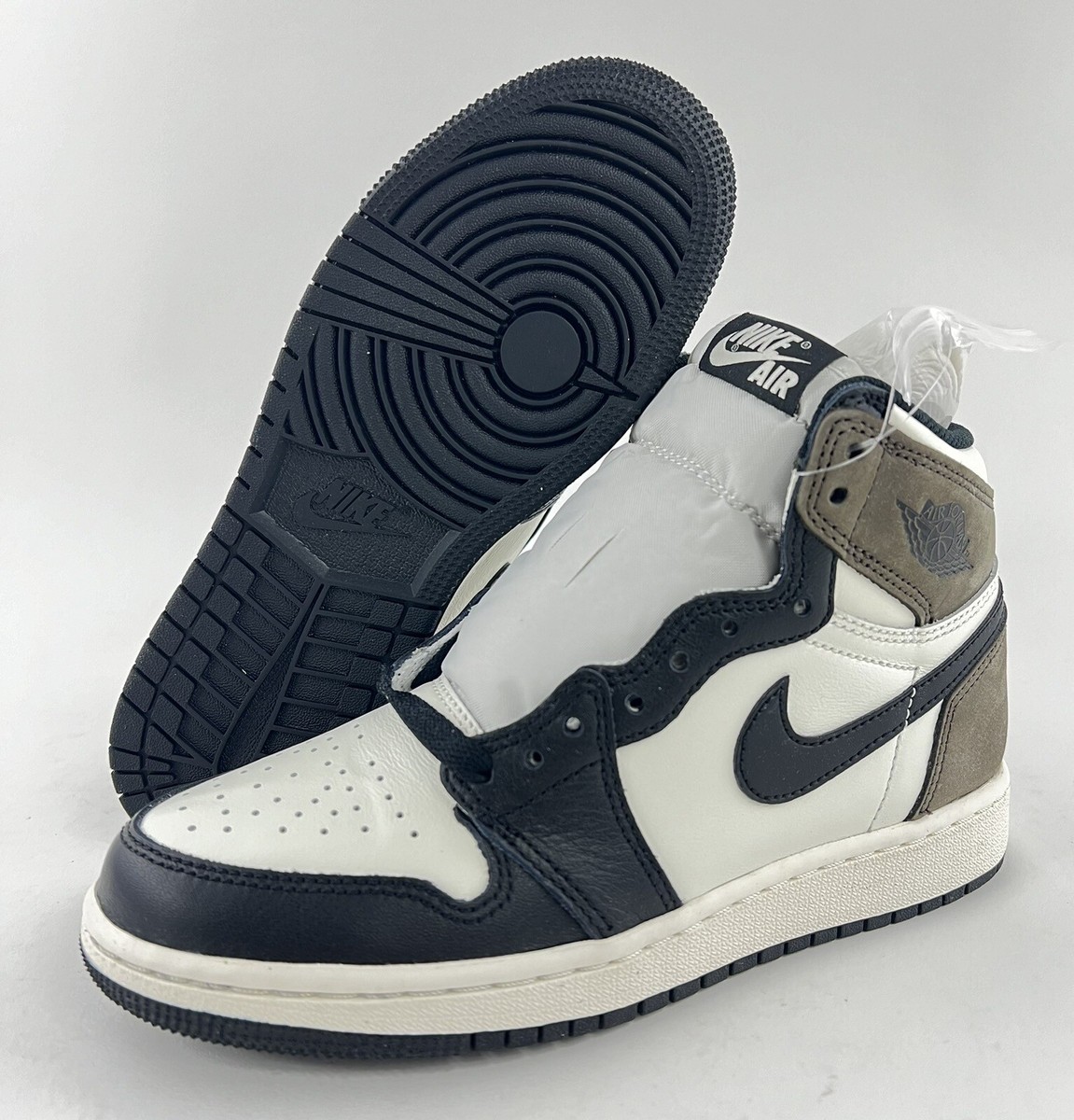 Nike Air Jordan 1 Retro High OG Dark Mocha Youth Size 4Y Nike Air Jordan 1 Retro High OG Dark Mocha Youth Size 4Y